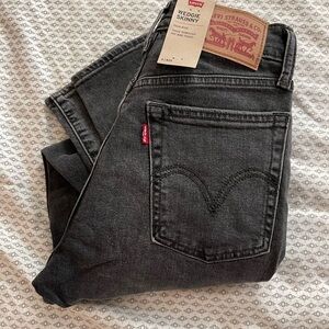 NWT Levi's Wedgie Skinny Jeans size 0/25